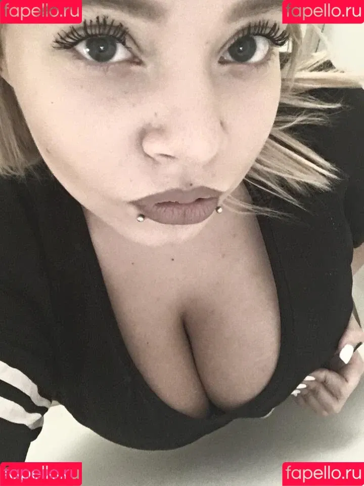 Ria Pompadour Onlyfans Photo Gallery 