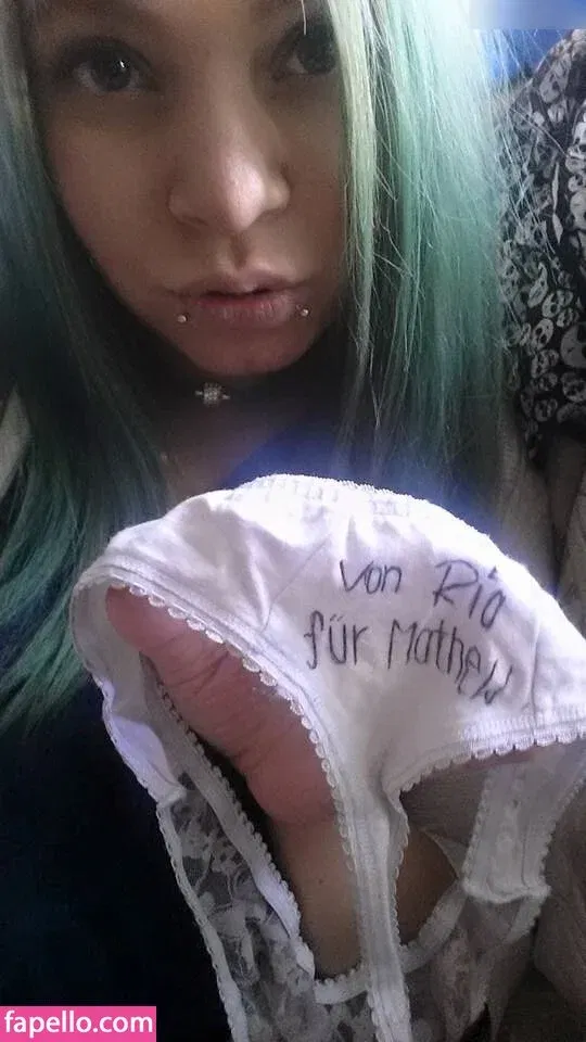 Ria Pompadour Onlyfans Photo Gallery 