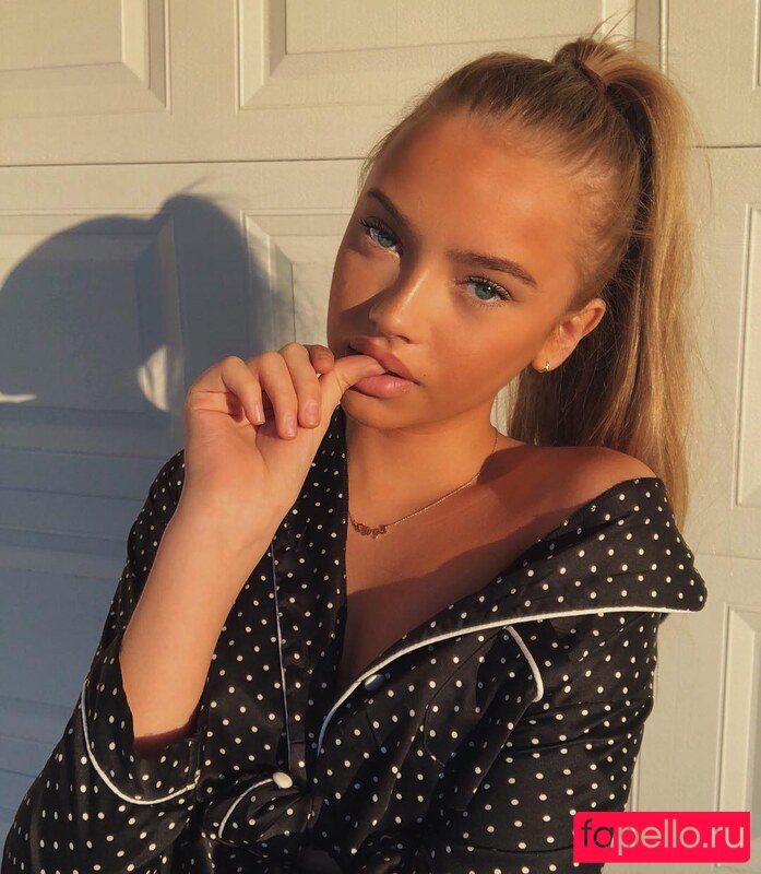Ria Pompadour Nude Onlyfans Photo 14