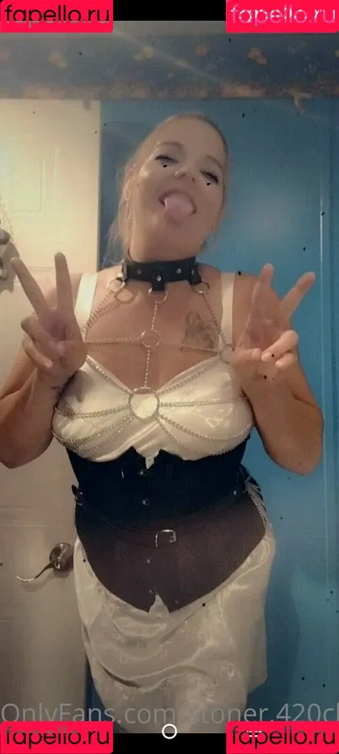stoner.420chick Onlyfans Photo Gallery 