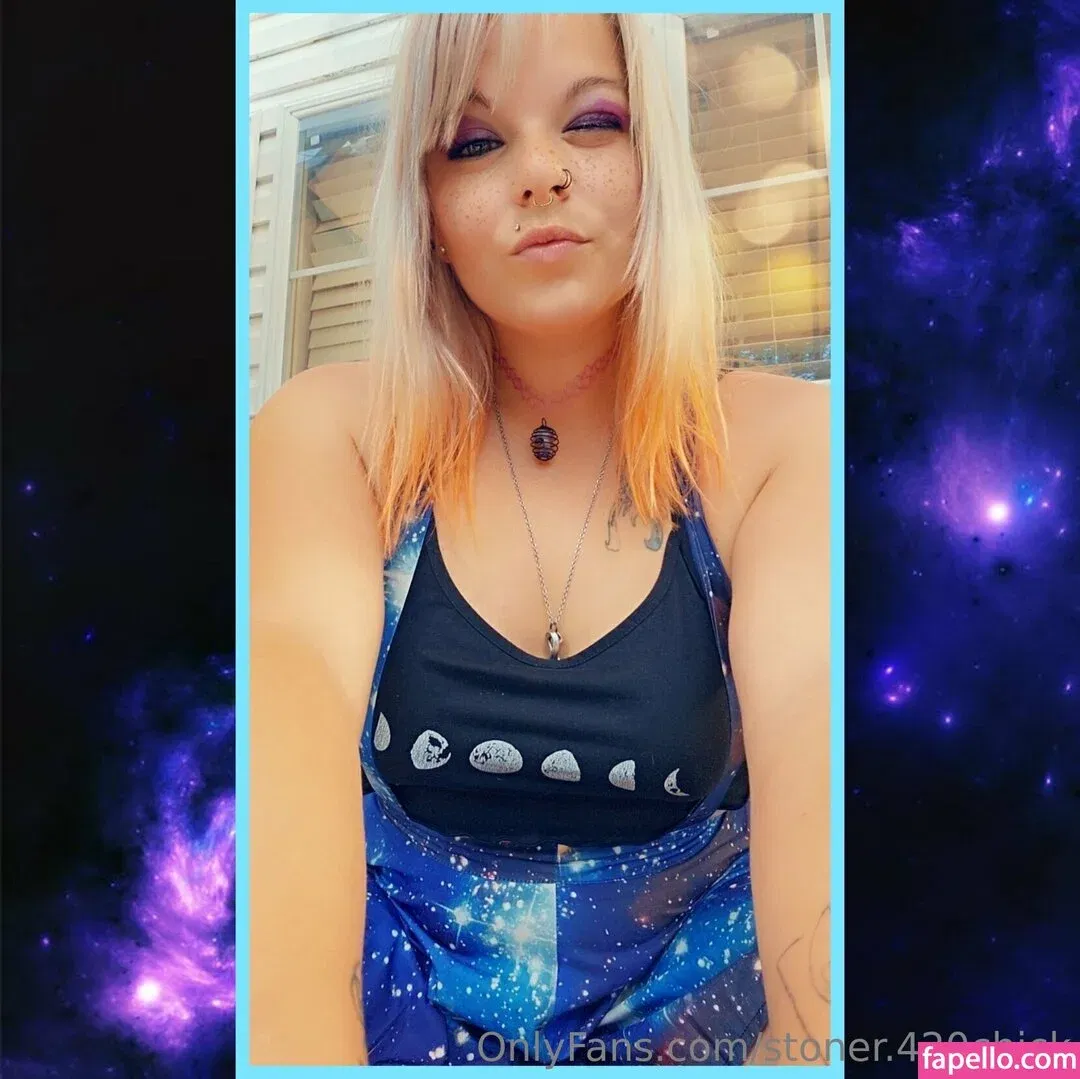 stoner.420chick Onlyfans Photo Gallery 