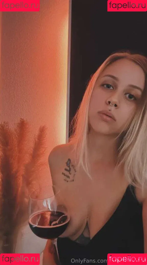Luna_zuhause Onlyfans Photo Gallery 