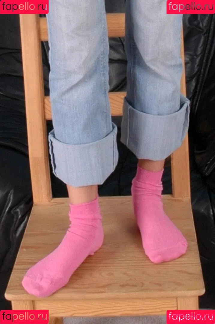 Feetperview / Sockenmädchen Onlyfans Photo Gallery 