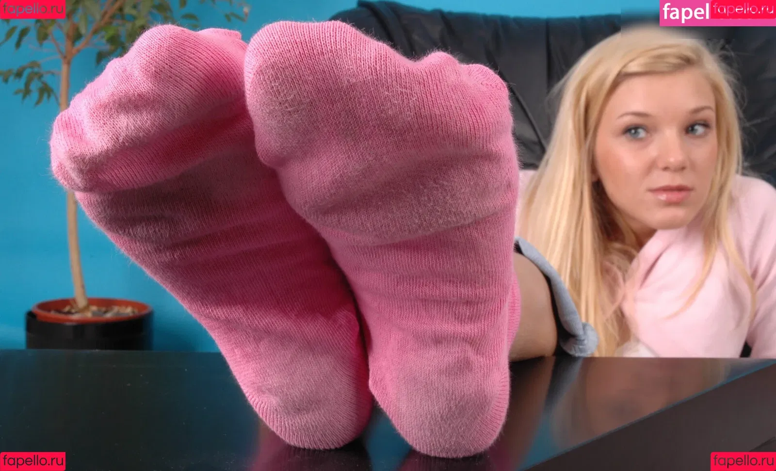 Feetperview / Sockenmädchen Onlyfans Photo Gallery 