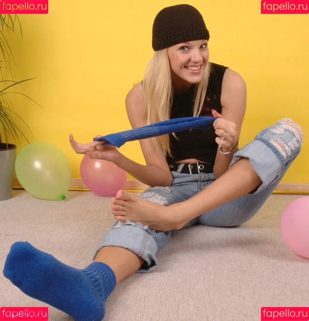 Feetperview / Sockenmädchen Onlyfans Photo Gallery 
