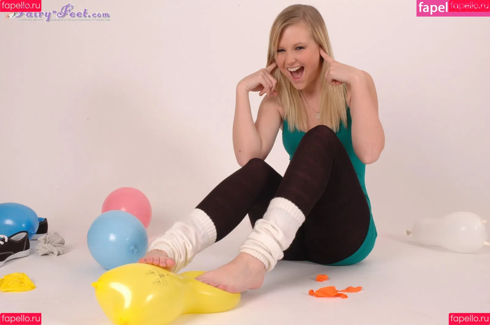 Feetperview / Sockenmädchen Onlyfans Photo Gallery 