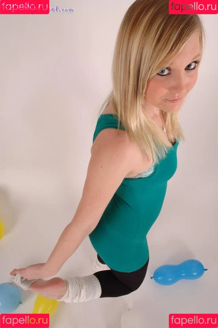 Feetperview / Sockenmädchen Onlyfans Photo Gallery 
