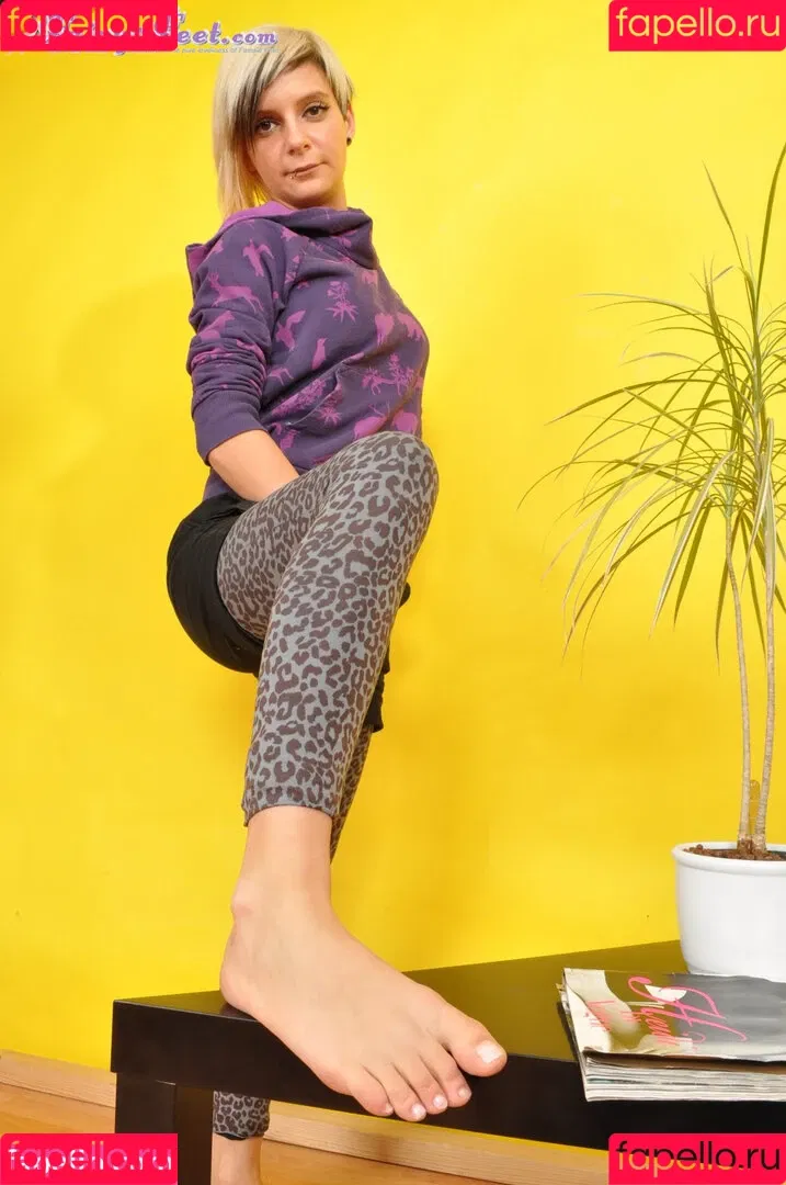 Feetperview / Sockenmädchen Onlyfans Photo Gallery 