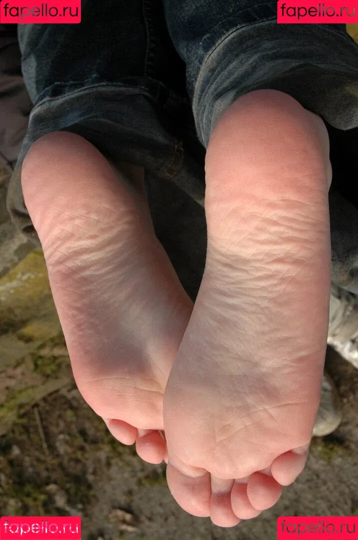 Feetperview / Sockenmädchen Onlyfans Photo Gallery 