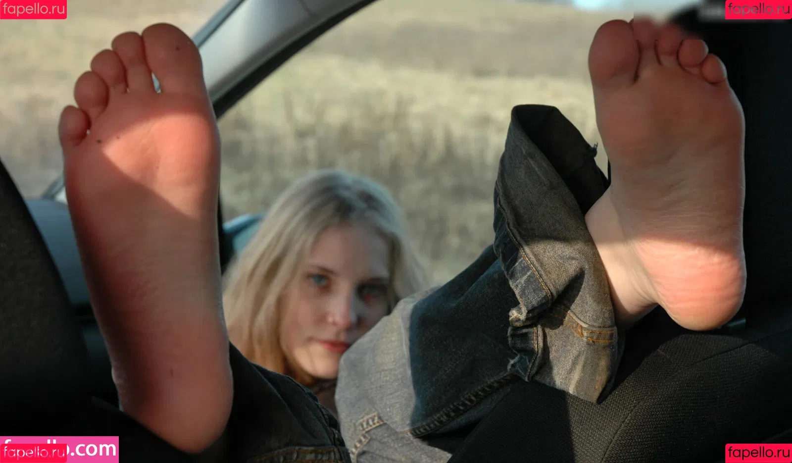 Feetperview / Sockenmädchen Onlyfans Photo Gallery 