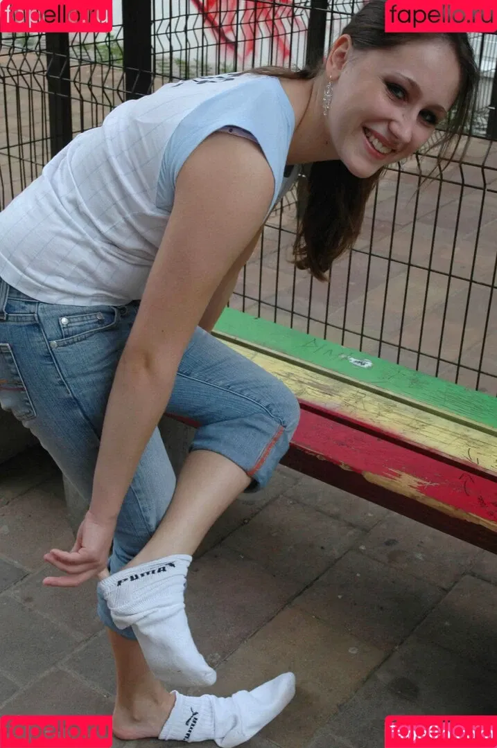 Feetperview / Sockenmädchen Onlyfans Photo Gallery 