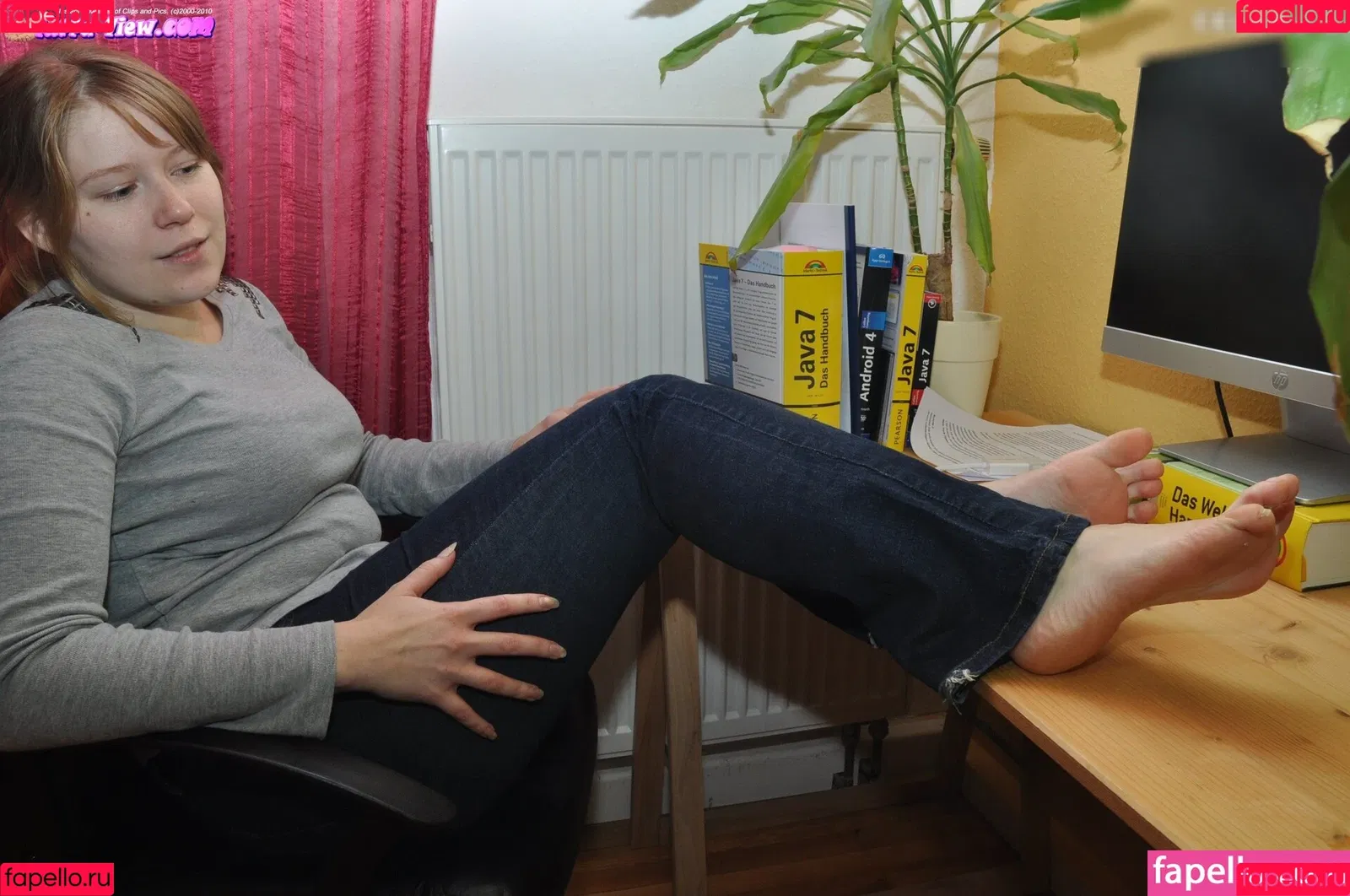 Feetperview / Sockenmädchen Onlyfans Photo Gallery 