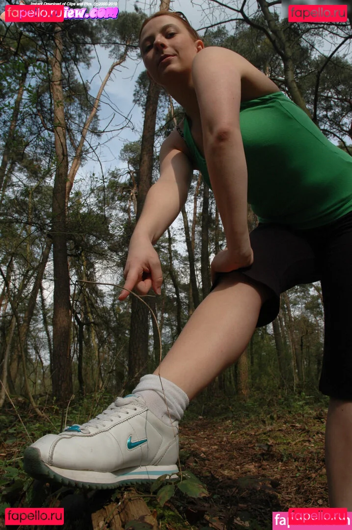 Feetperview / Sockenmädchen Onlyfans Photo Gallery 