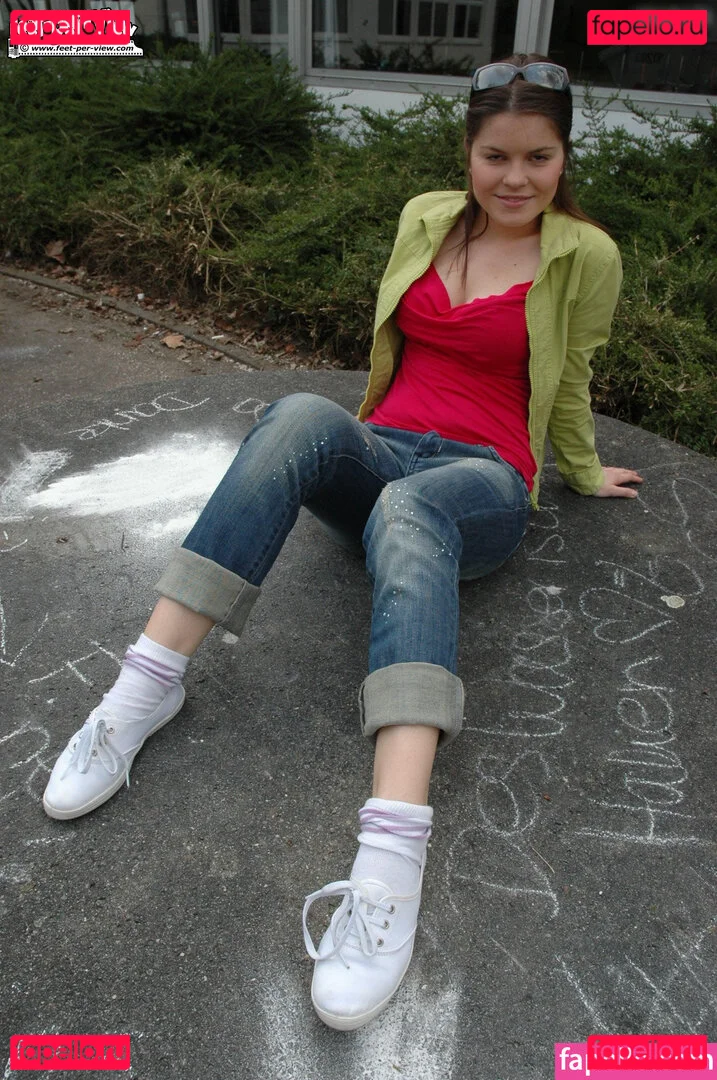 Feetperview / Sockenmädchen Onlyfans Photo Gallery 