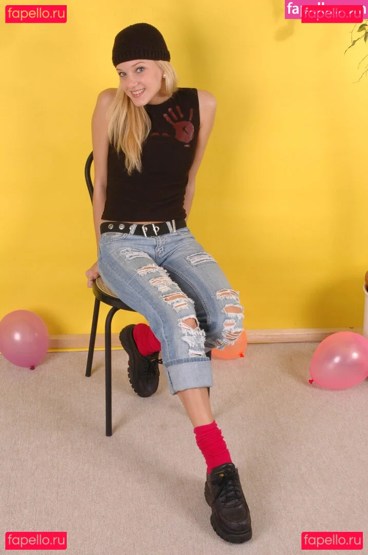 Feetperview / Sockenmädchen Onlyfans Photo Gallery 