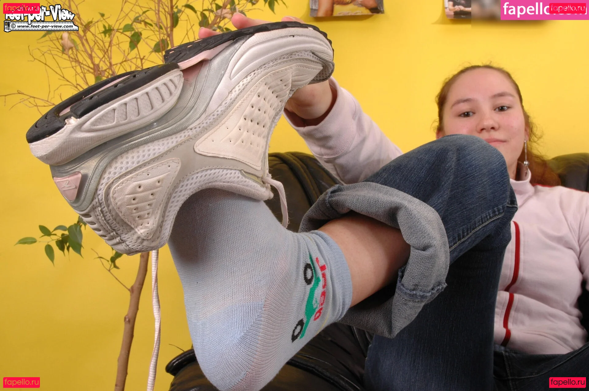 Feetperview / Sockenmädchen Onlyfans Photo Gallery 