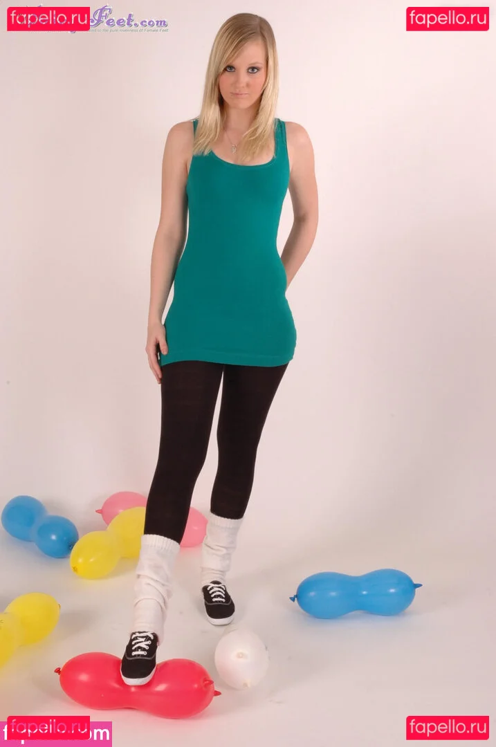 Feetperview / Sockenmädchen Onlyfans Photo Gallery 