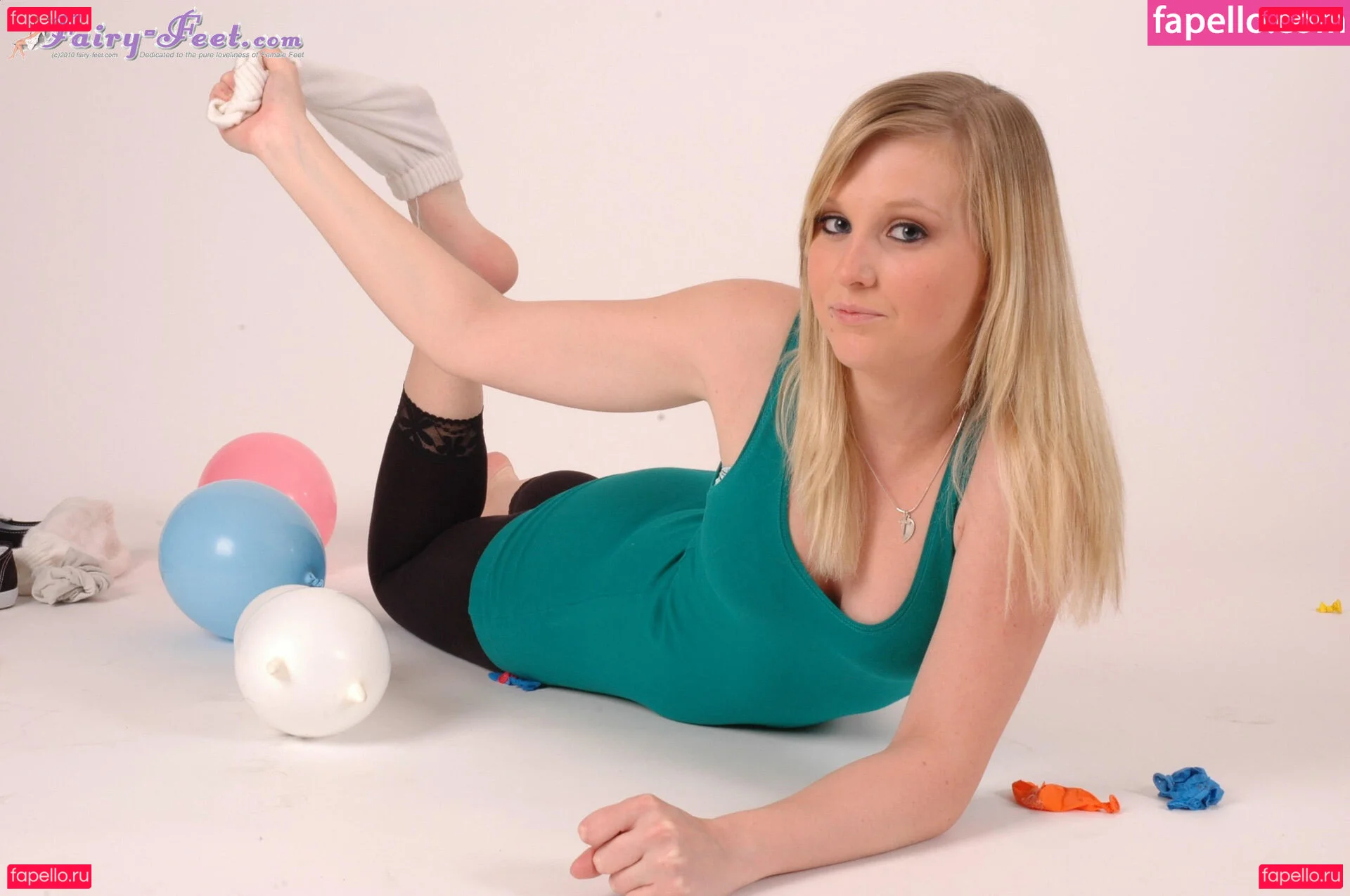 Feetperview / Sockenmädchen Onlyfans Photo Gallery 