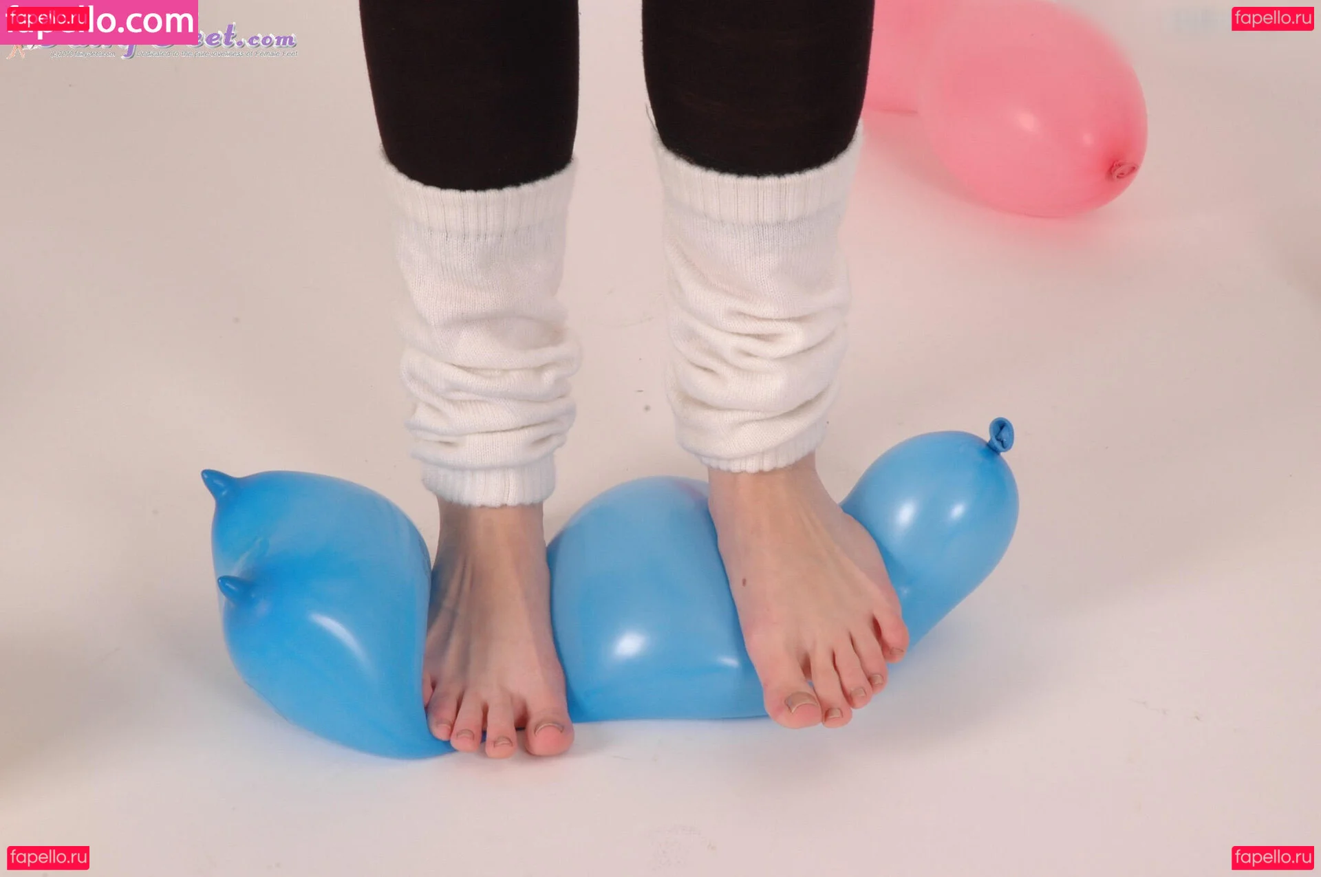 Feetperview / Sockenmädchen Onlyfans Photo Gallery 