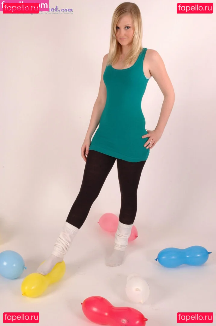 Feetperview / Sockenmädchen Onlyfans Photo Gallery 