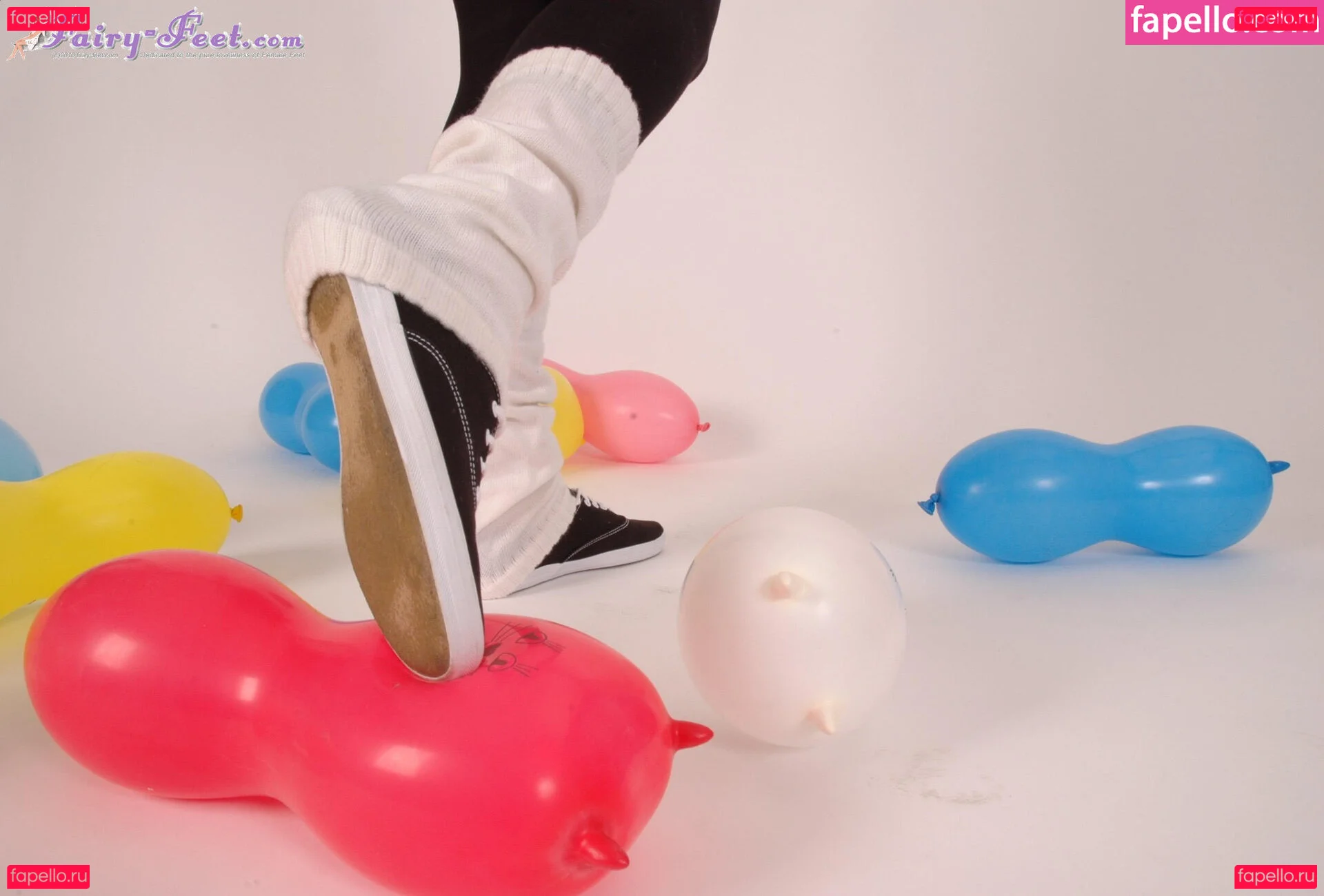 Feetperview / Sockenmädchen Onlyfans Photo Gallery 