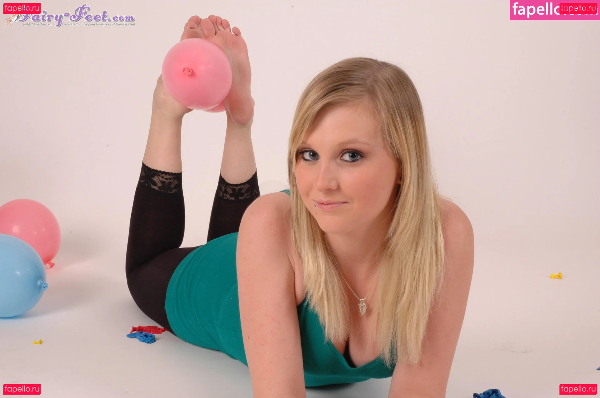 Feetperview / Sockenmädchen Onlyfans Photo Gallery 