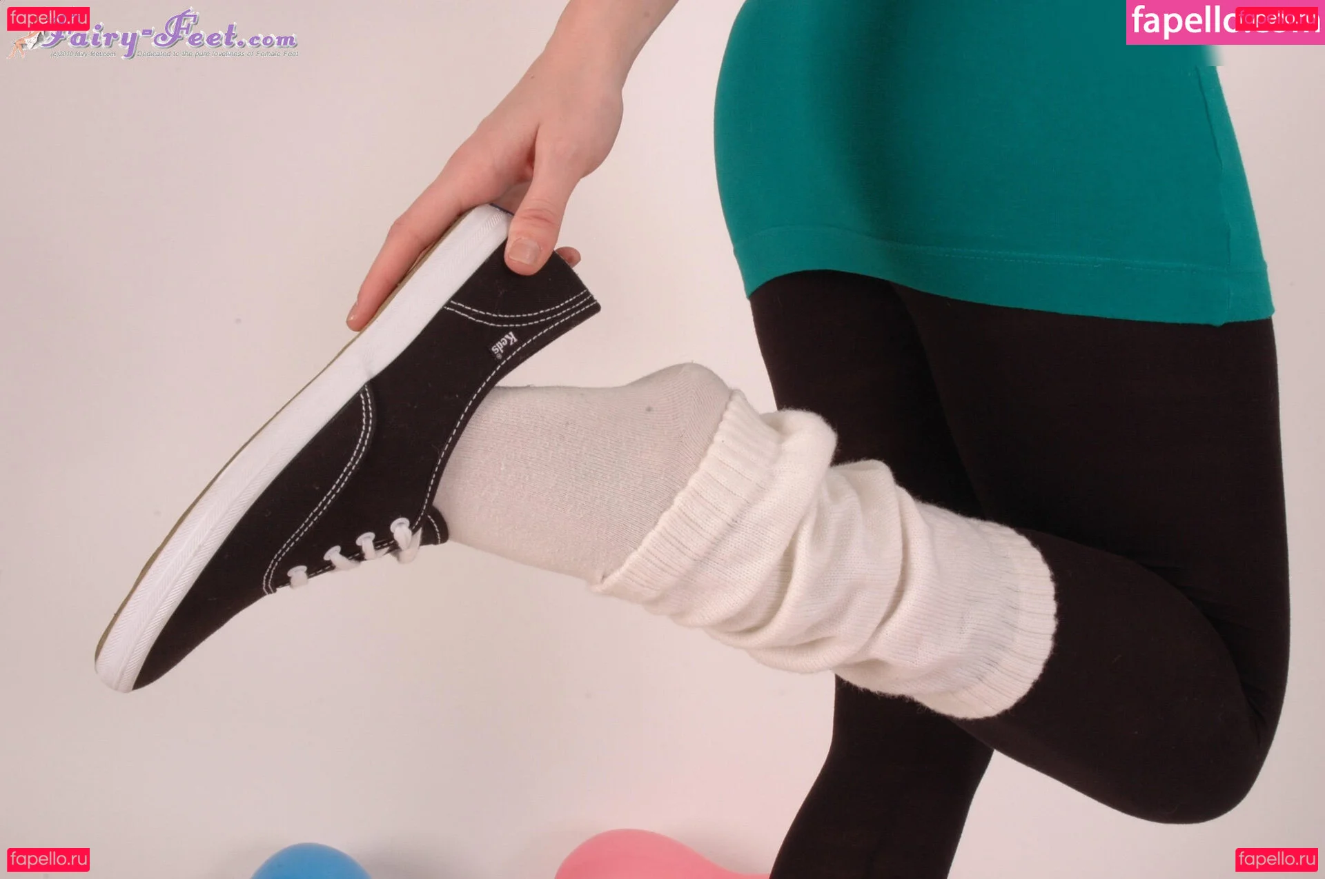 Feetperview / Sockenmädchen Onlyfans Photo Gallery 