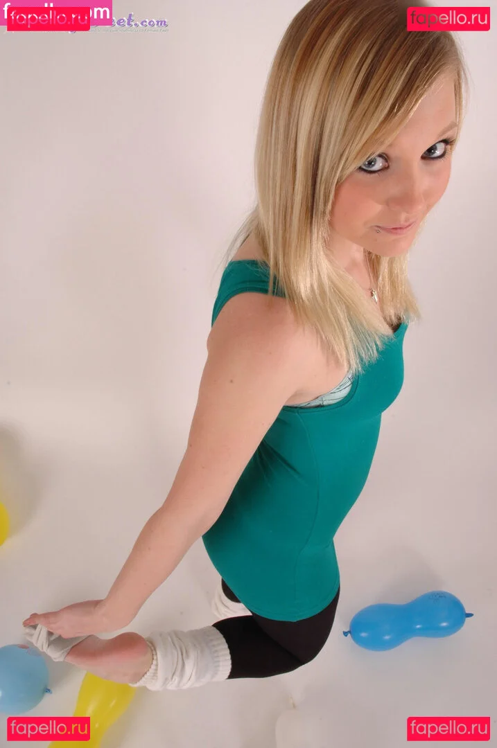 Feetperview / Sockenmädchen Onlyfans Photo Gallery 