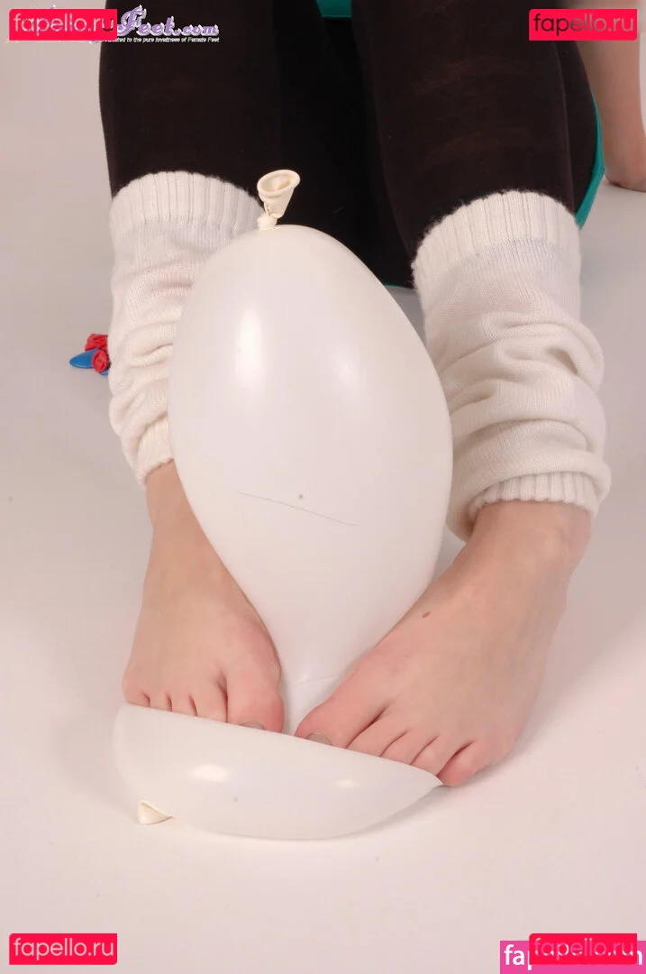 Feetperview / Sockenmädchen Onlyfans Photo Gallery 