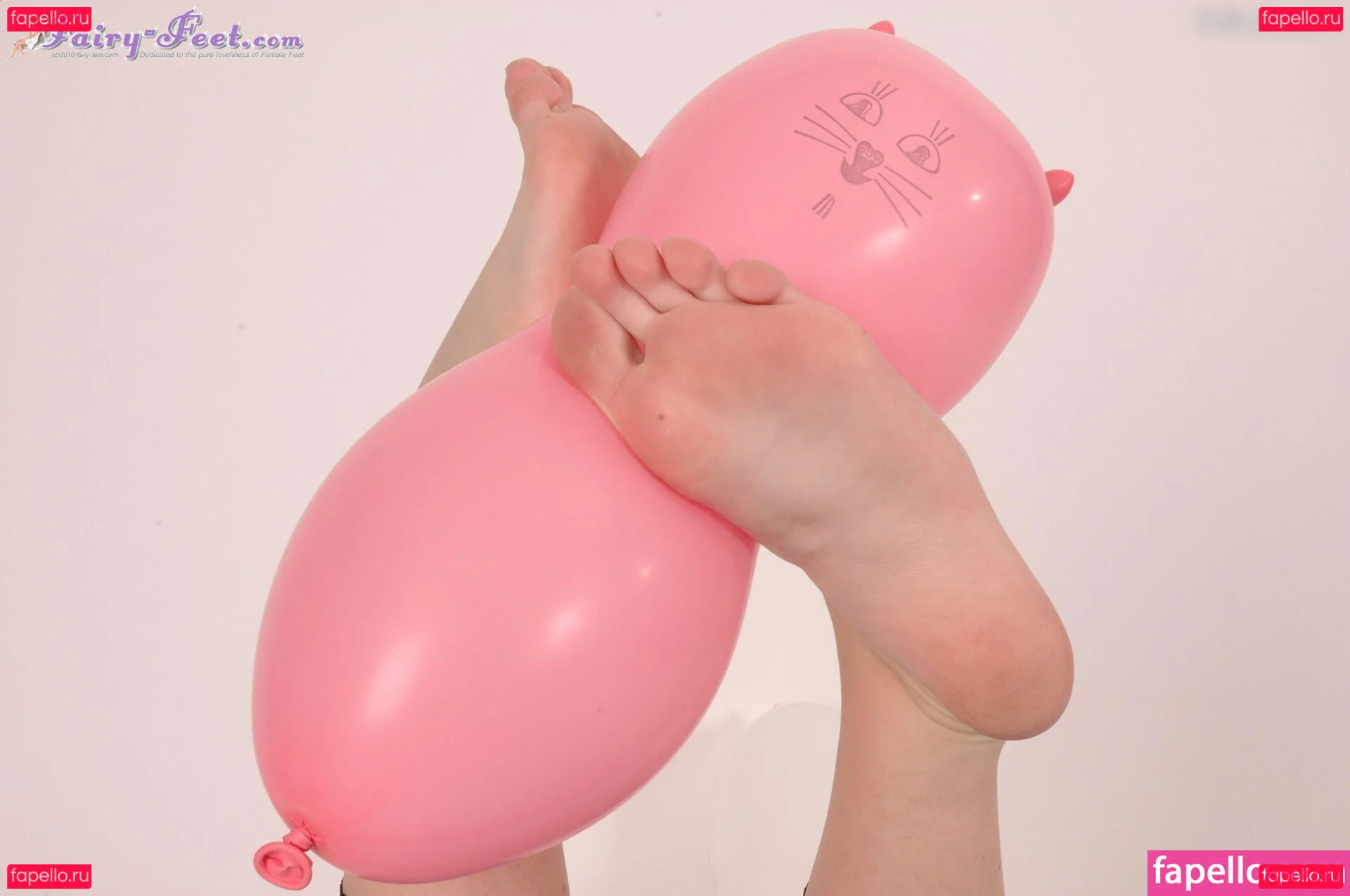 Feetperview / Sockenmädchen Onlyfans Photo Gallery 