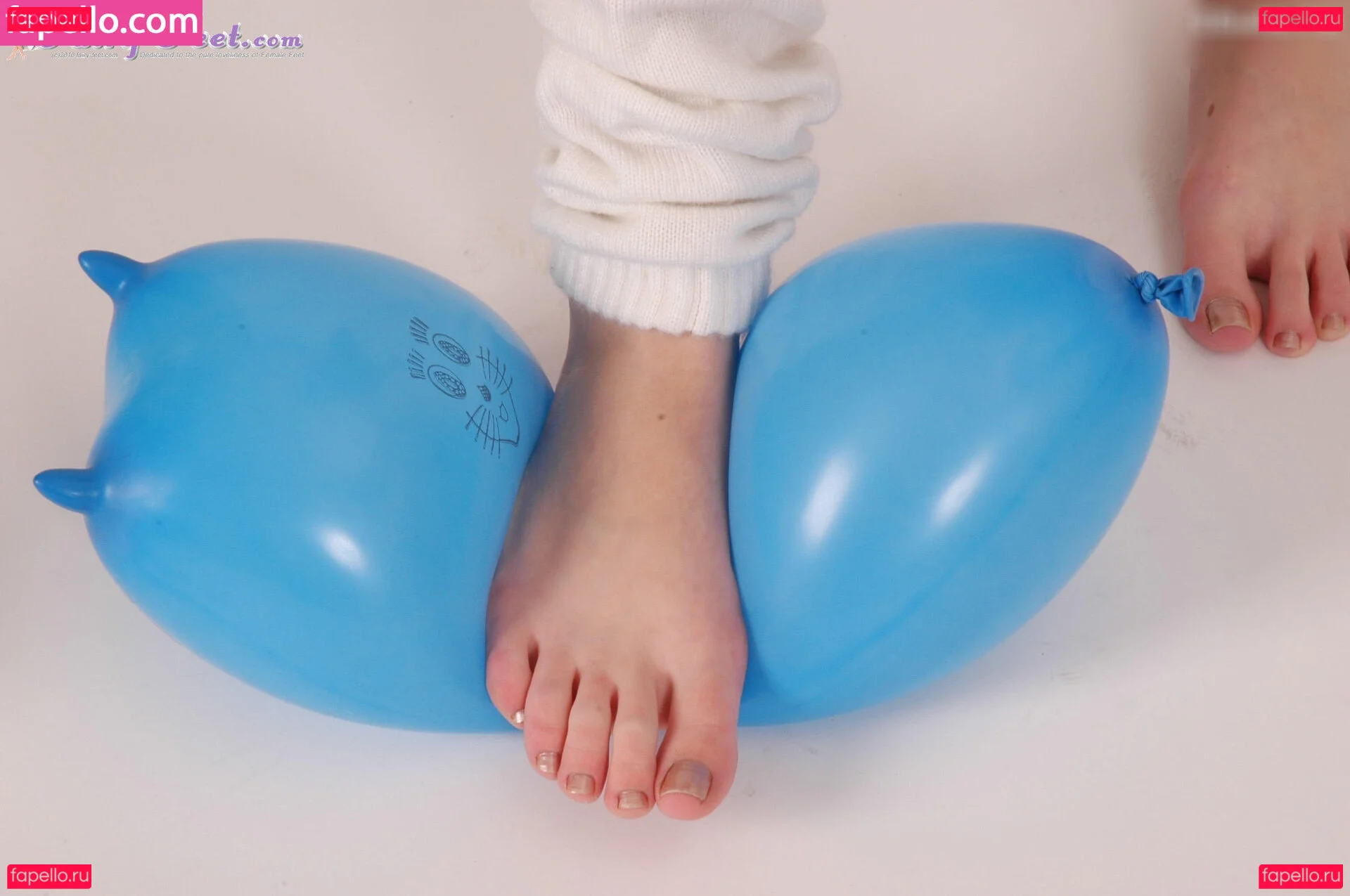 Feetperview / Sockenmädchen Onlyfans Photo Gallery 