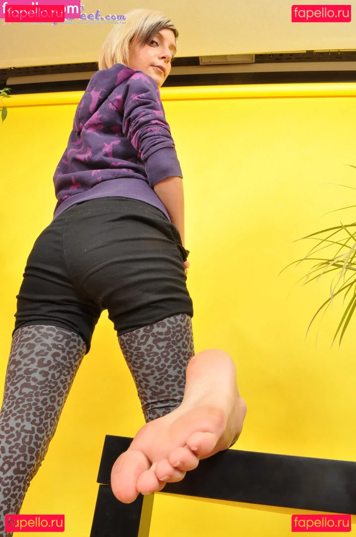 Feetperview / Sockenmädchen Onlyfans Photo Gallery 