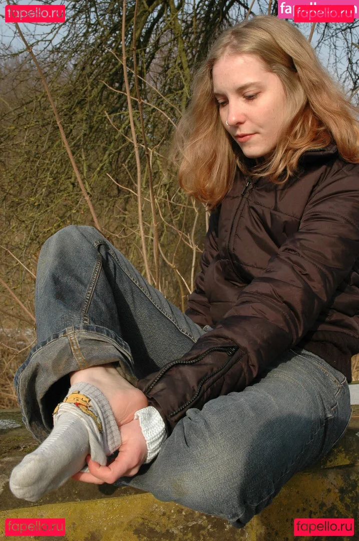 Feetperview / Sockenmädchen Onlyfans Photo Gallery 