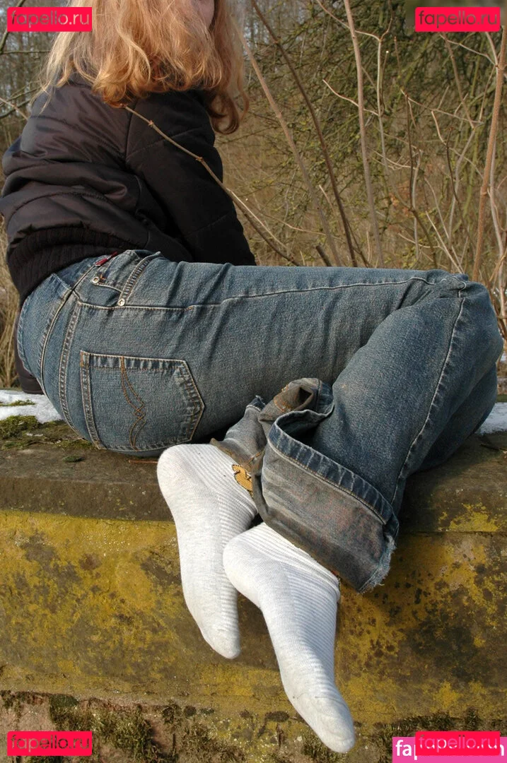 Feetperview / Sockenmädchen Onlyfans Photo Gallery 