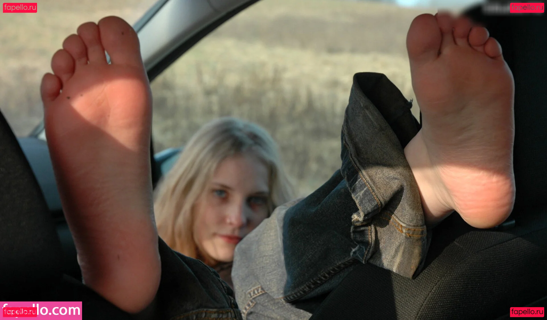 Feetperview / Sockenmädchen Onlyfans Photo Gallery 