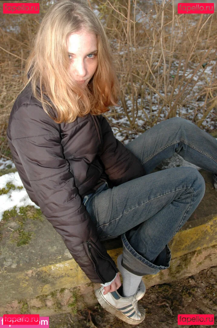 Feetperview / Sockenmädchen Onlyfans Photo Gallery 