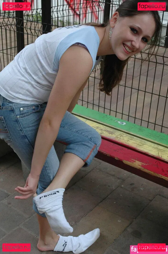 Feetperview / Sockenmädchen Onlyfans Photo Gallery 