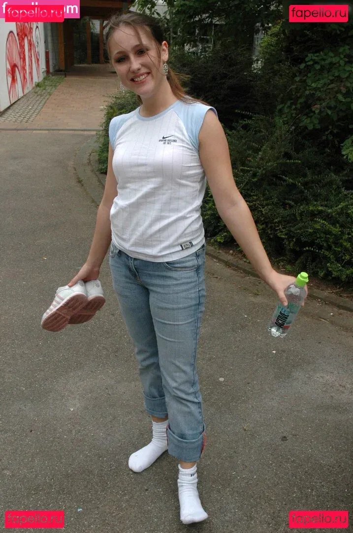 Feetperview / Sockenmädchen Onlyfans Photo Gallery 