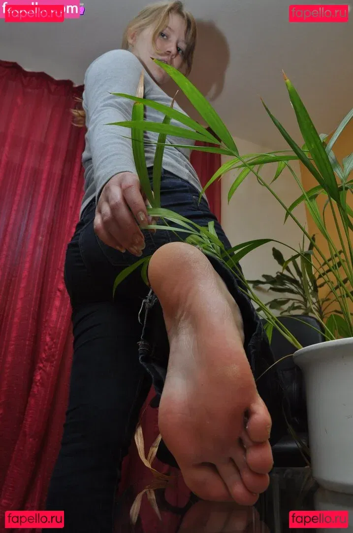 Feetperview / Sockenmädchen Onlyfans Photo Gallery 