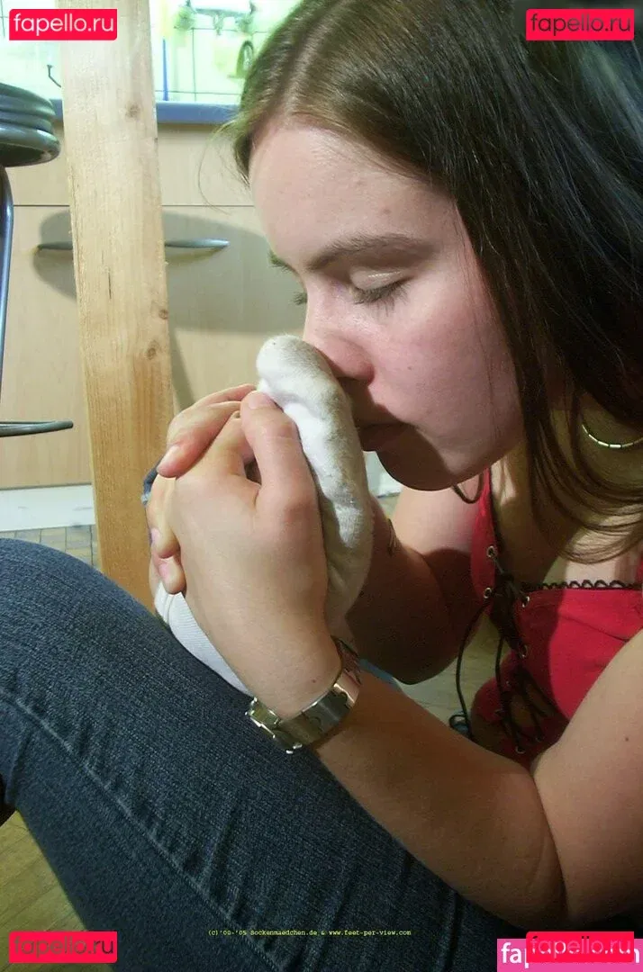 Feetperview / Sockenmädchen Onlyfans Photo Gallery 