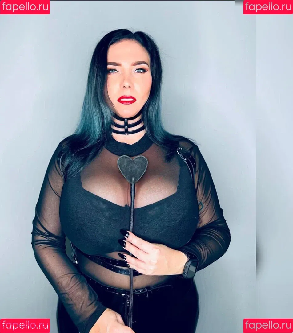 Nina von Horn Onlyfans Photo Gallery 
