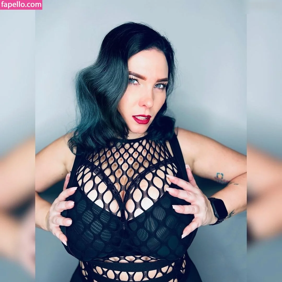 Nina von Horn Onlyfans Photo Gallery 