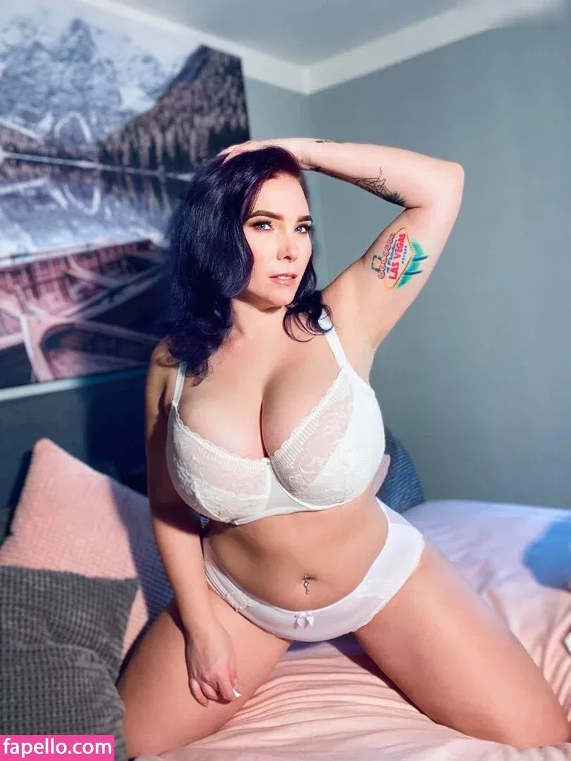 Nina von Horn Onlyfans Photo Gallery 