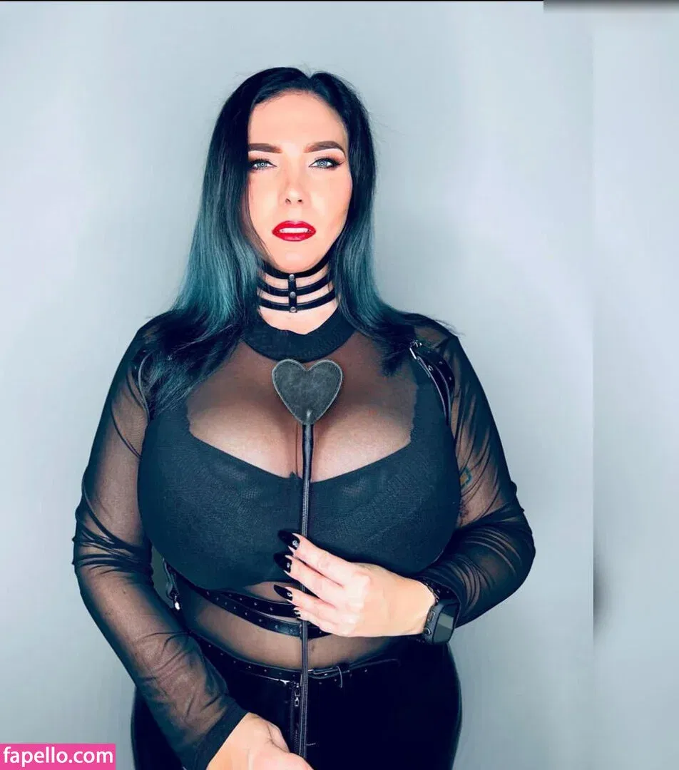 Nina von Horn Onlyfans Photo Gallery 