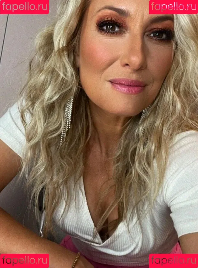 Angela Finger-Erben Onlyfans Photo Gallery 