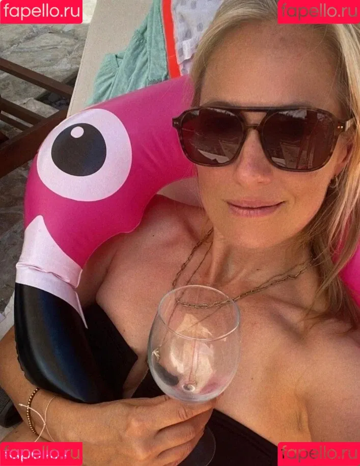 Angela Finger-Erben Onlyfans Photo Gallery 