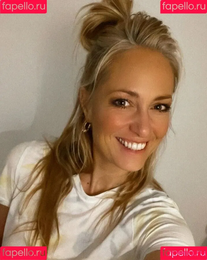 Angela Finger-Erben Onlyfans Photo Gallery 