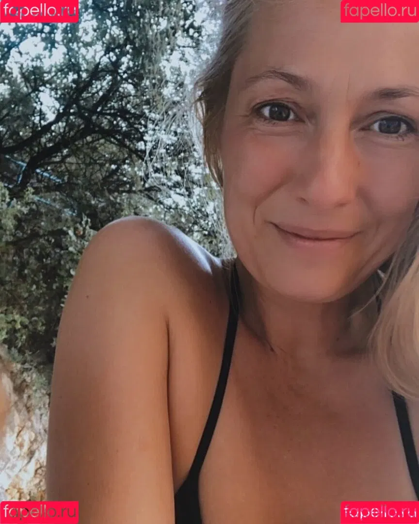 Angela Finger-Erben Onlyfans Photo Gallery 