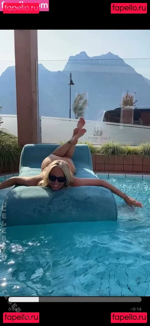 Angela Finger-Erben Onlyfans Photo Gallery 