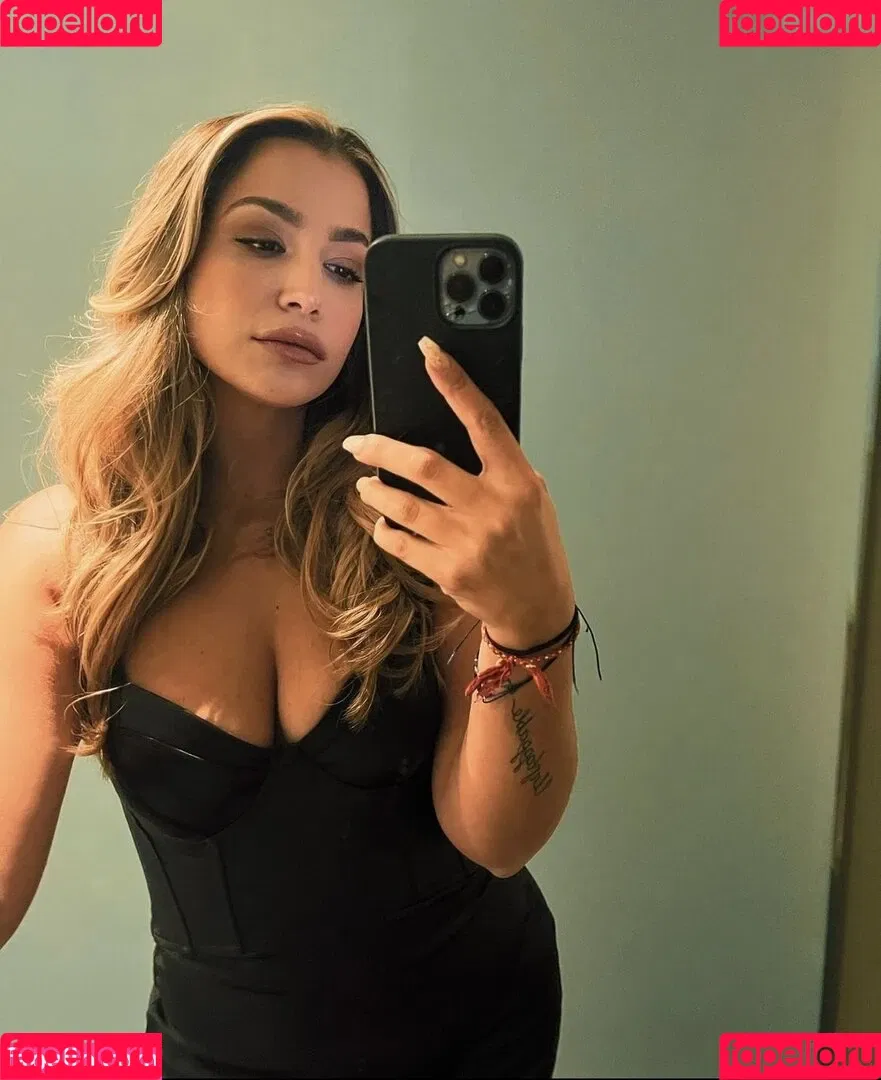 Jenefer R. Onlyfans Photo Gallery 